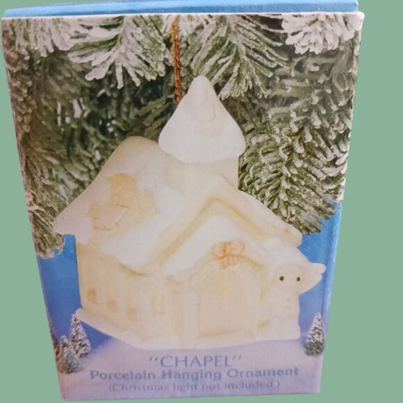 Precious Moments Hanging Ornaments Sugar Town Chapel & Dr. Sugars Office - Picture 3 of 6